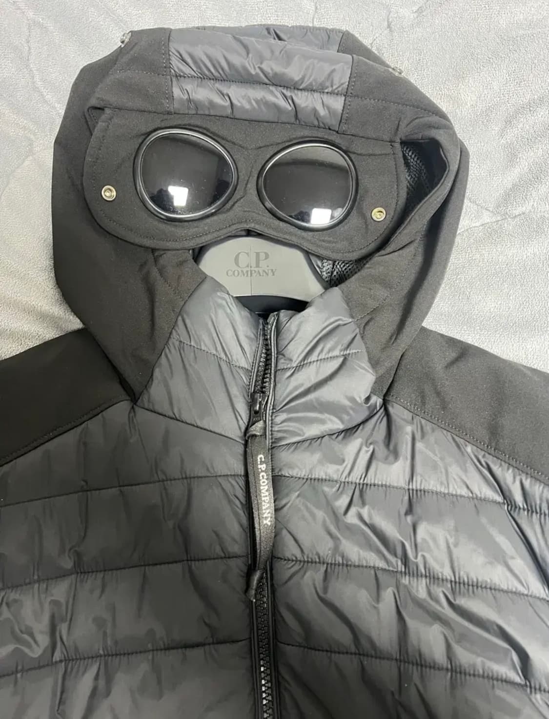 CP컴퍼니 고글 패딩 조끼 블랙 상품이미지2