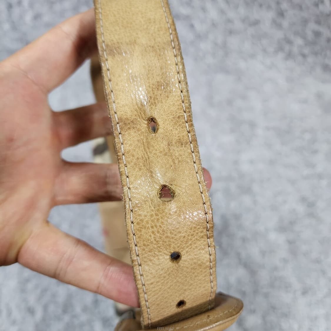 버버리 자가드 체크 숄더백 상품이미지7