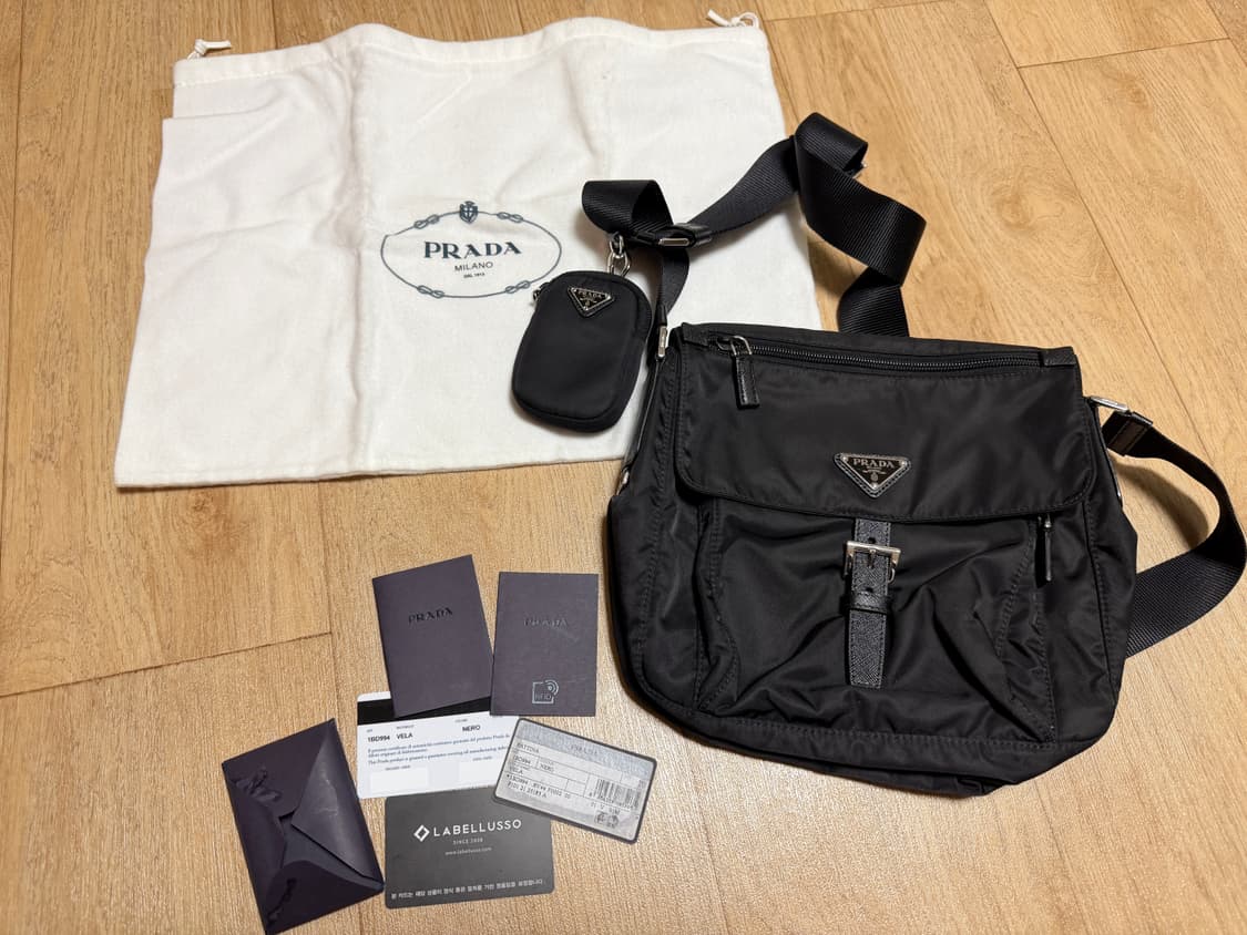 프라다 벨라 삼각로고 포켓 숄더백 (1BD994 RV44 F0002) 상품이미지1