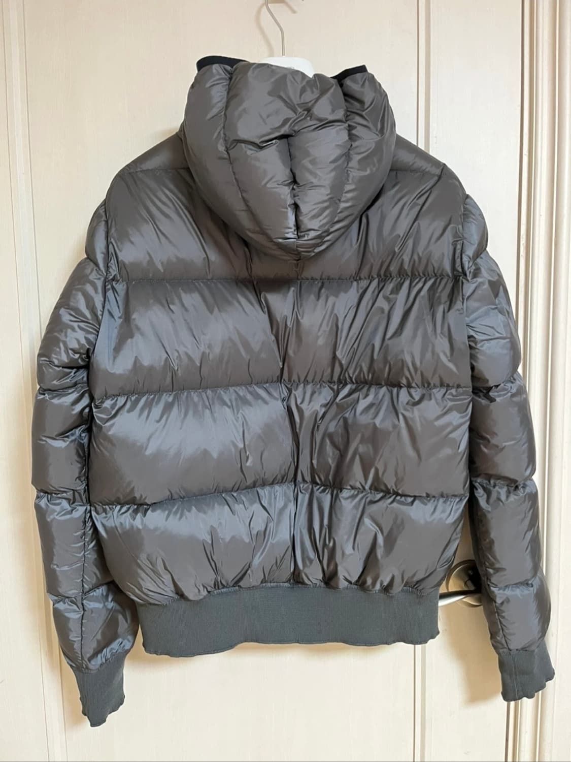 (새상품)텐씨 Ten c 다운 필링 미드

레이어 패딩 50 상품이미지2