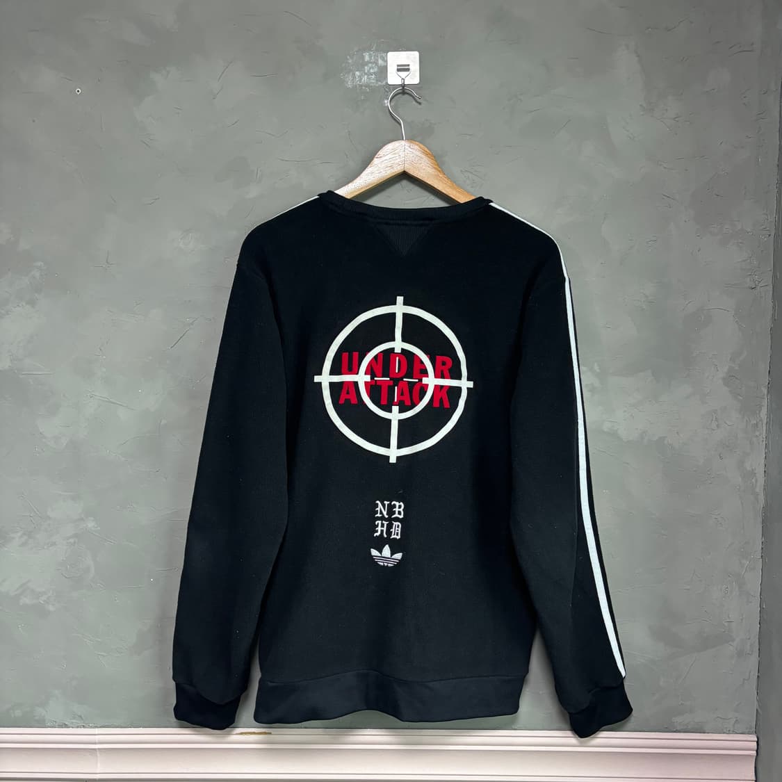 아디다스 x 네이버후드 맨투맨 상품이미지4