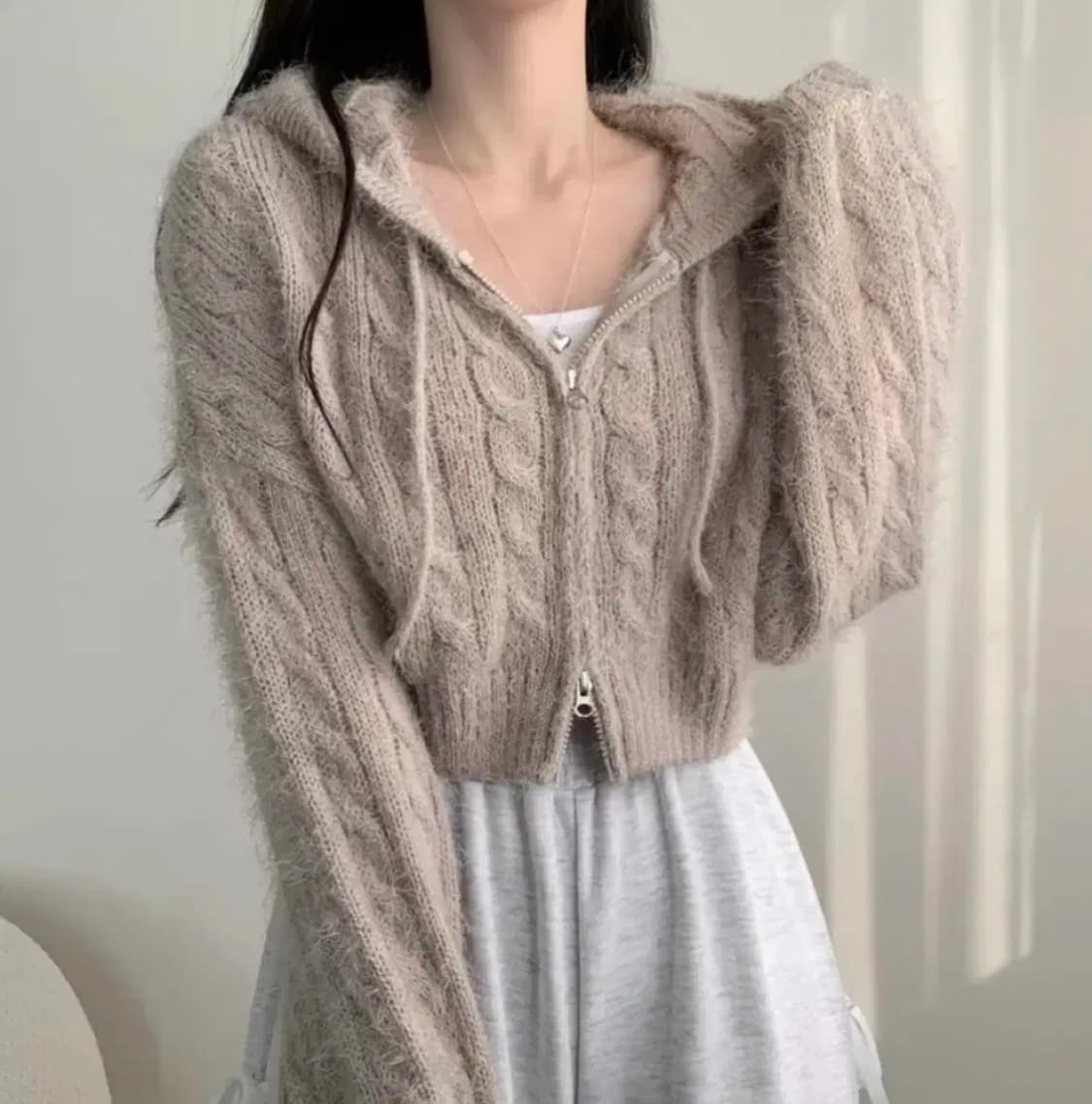 (새상품) 솔잎 앙고라 꽈배기 니트 투웨이 후드집업 베이지 FREE 상품이미지1