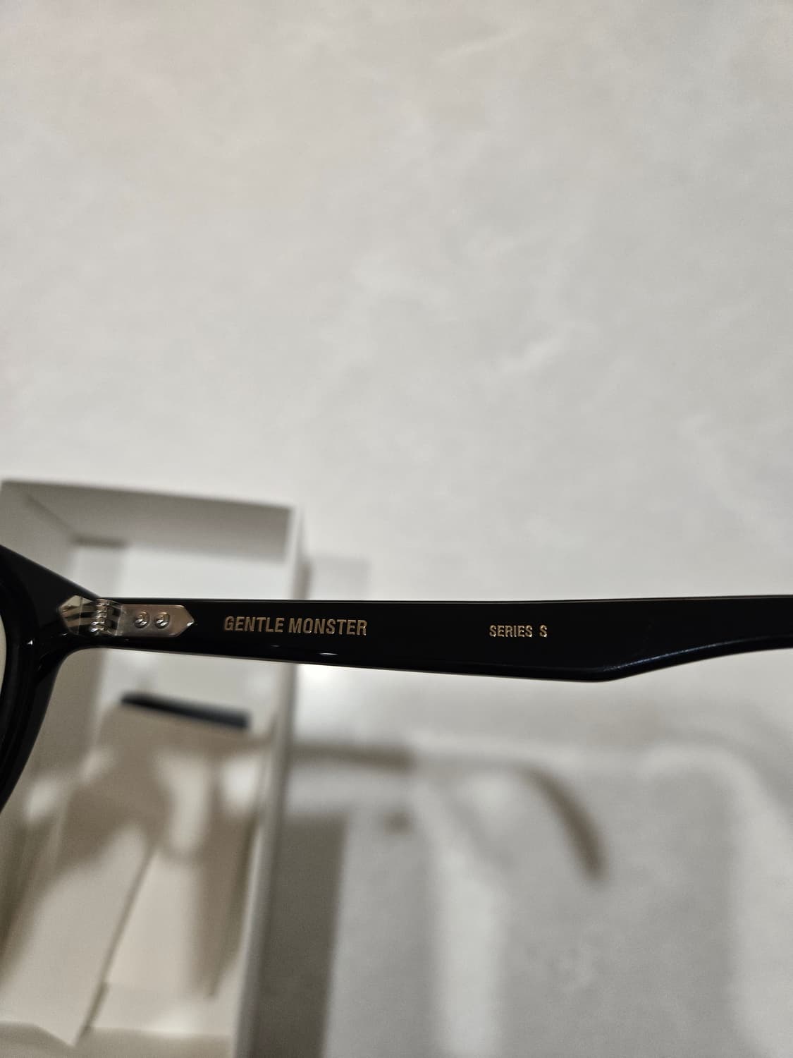 젠틀몬스터 다디오 팝니다 상품이미지5