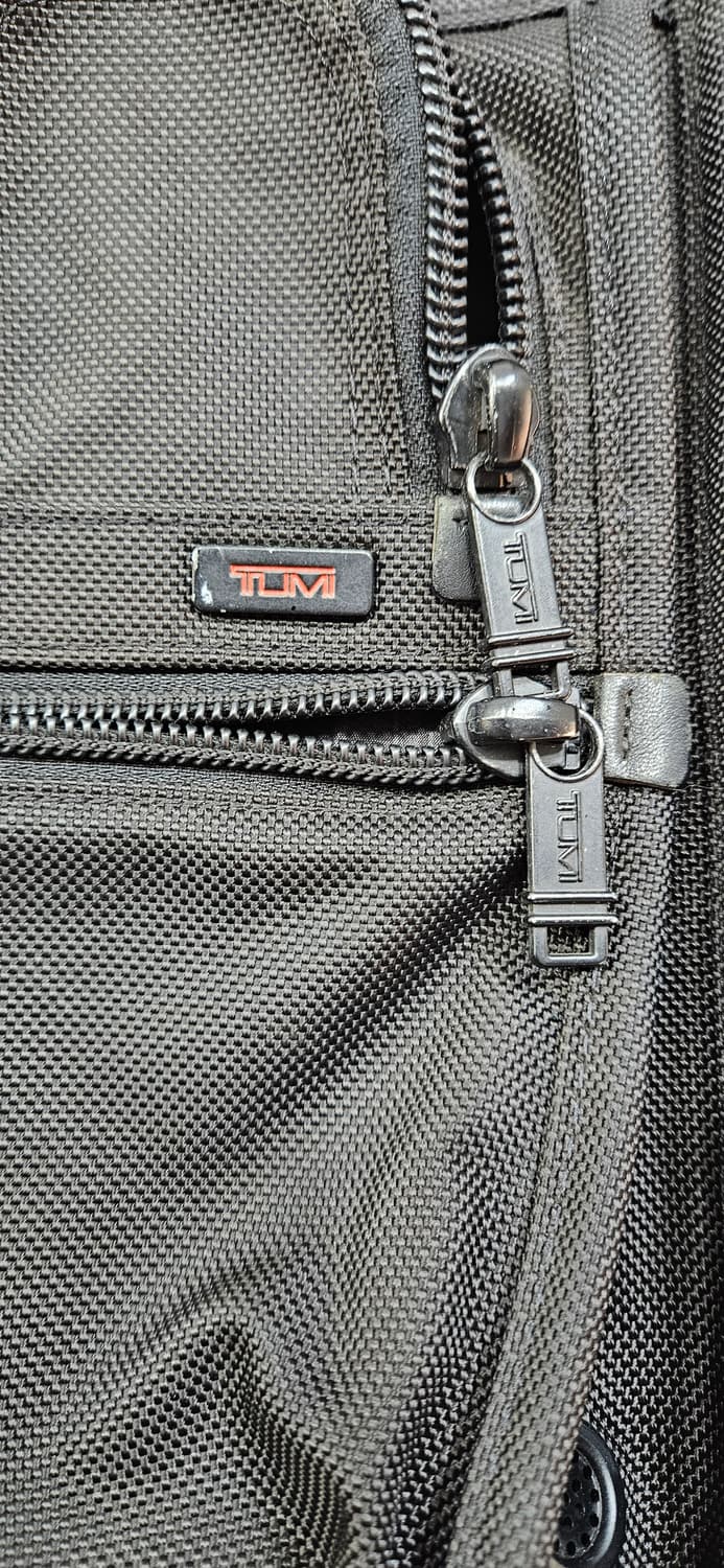 투미 알파 컴팩트 라지 상품이미지2