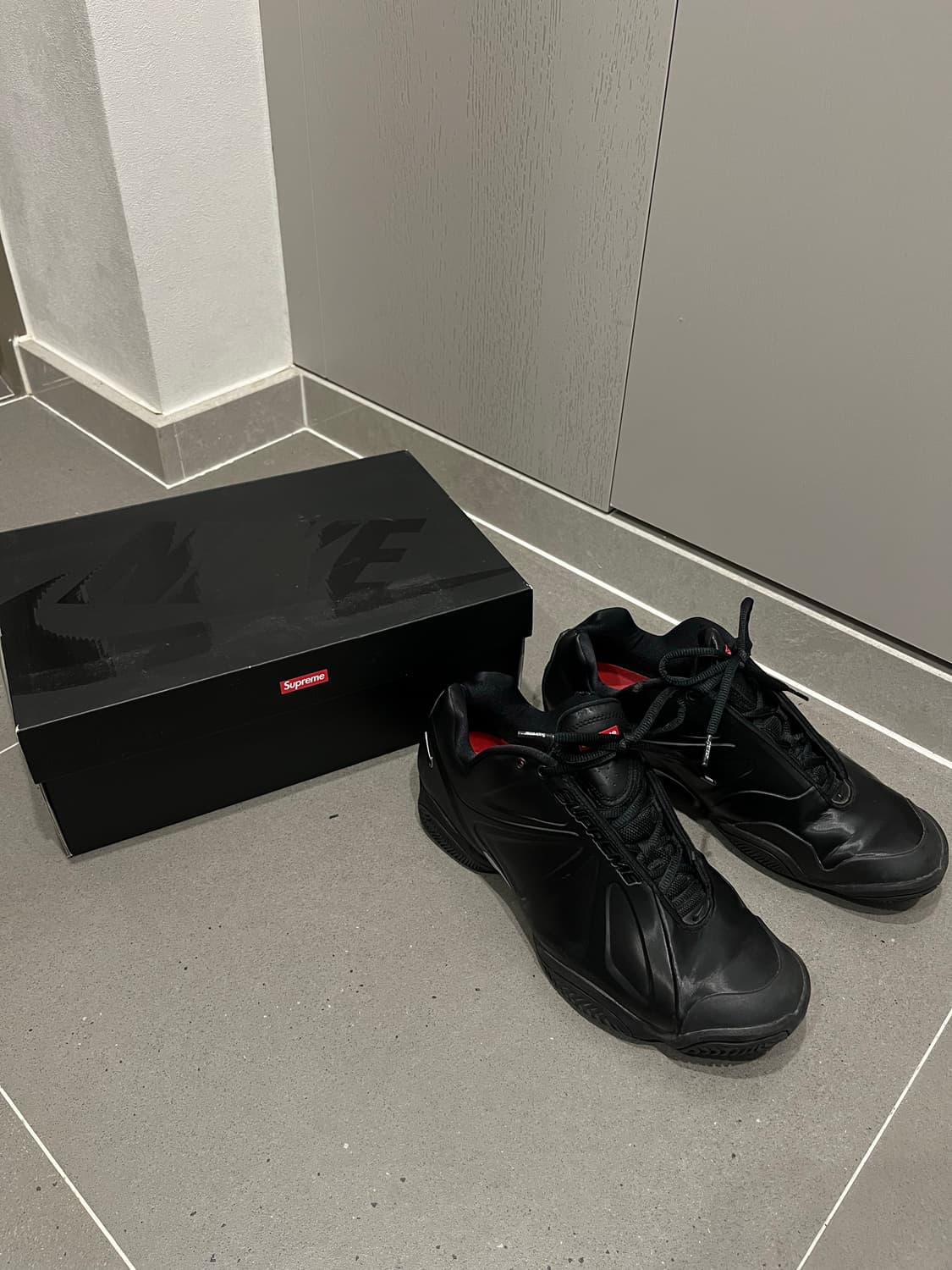 나이키 슈프림 코트포짓 블랙  상품이미지1