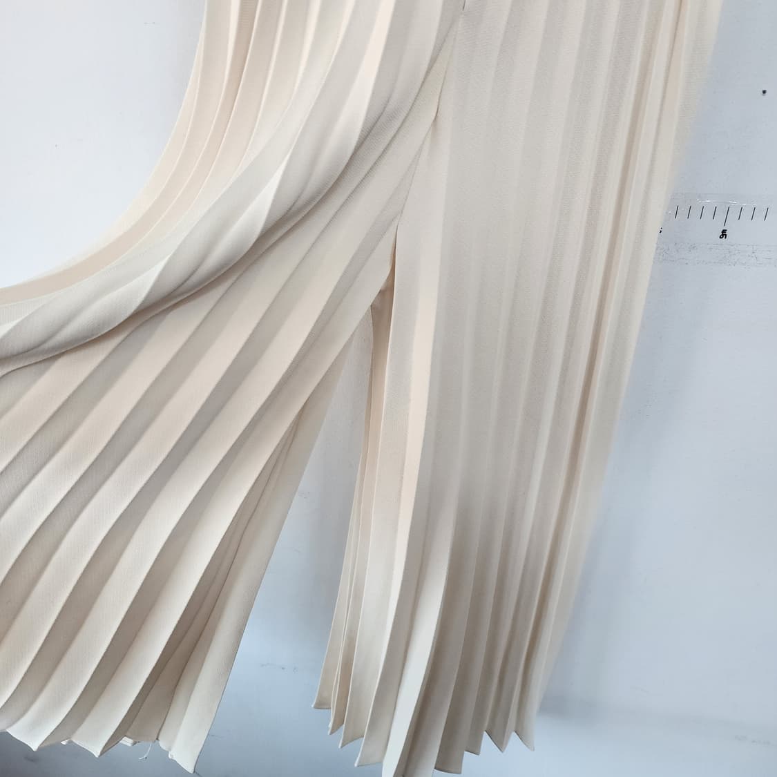 아이보리 플리츠 롱 팬츠 상품이미지5