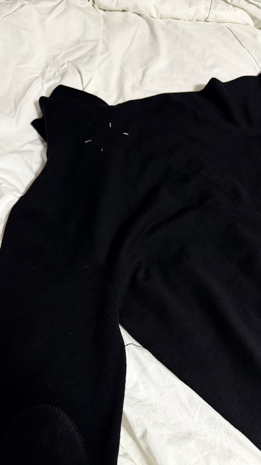 마르지엘라 엘보우 레더 패치 터틀넥 블랙 (M) 상품이미지1