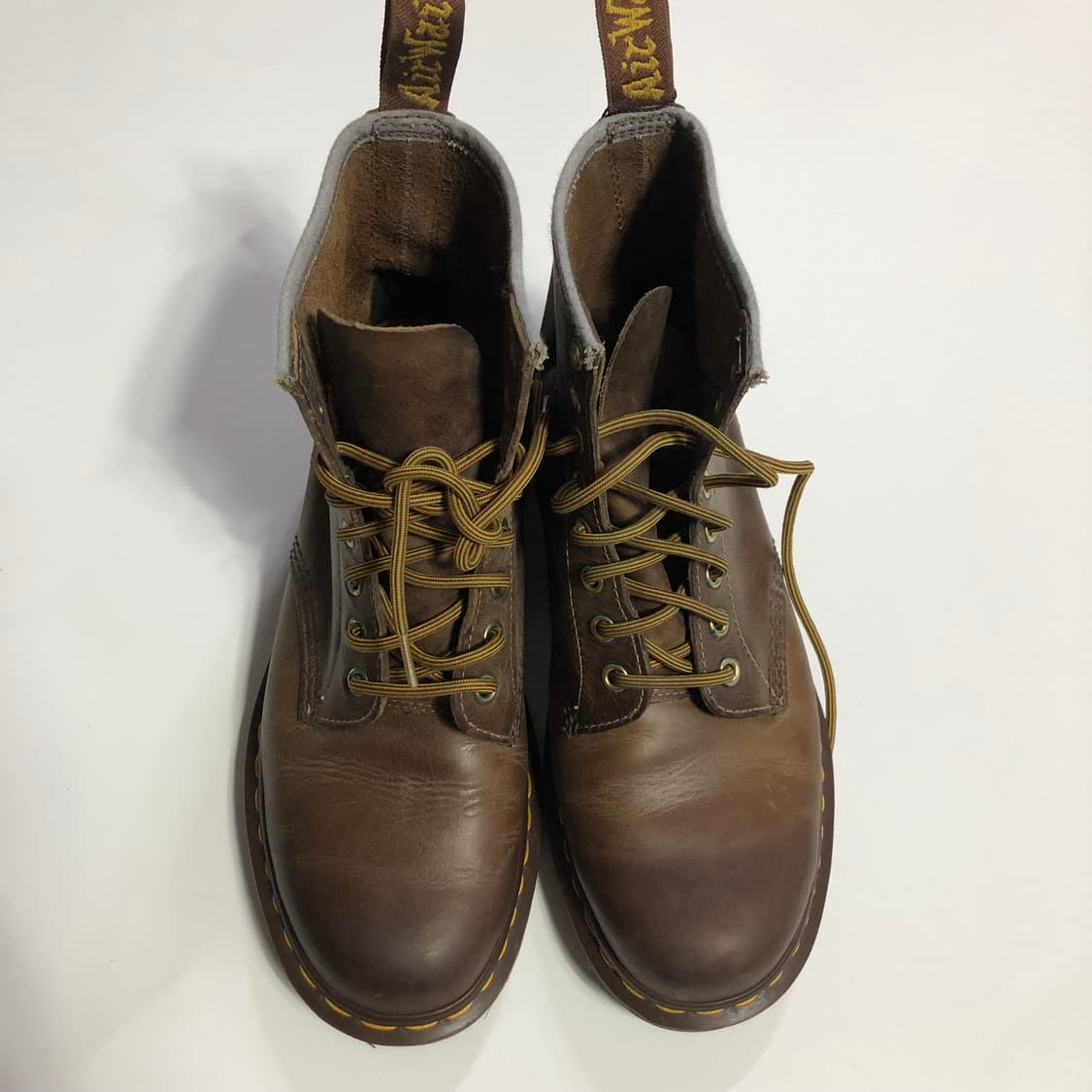 닥터마틴 8홀 에이징 브라운 부츠  상품이미지3