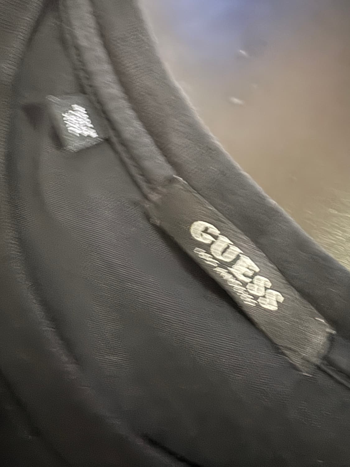 게스 Guess 스펠아웃 미니멀 블랙 반팔 티셔츠 L ~ XL 상품이미지3