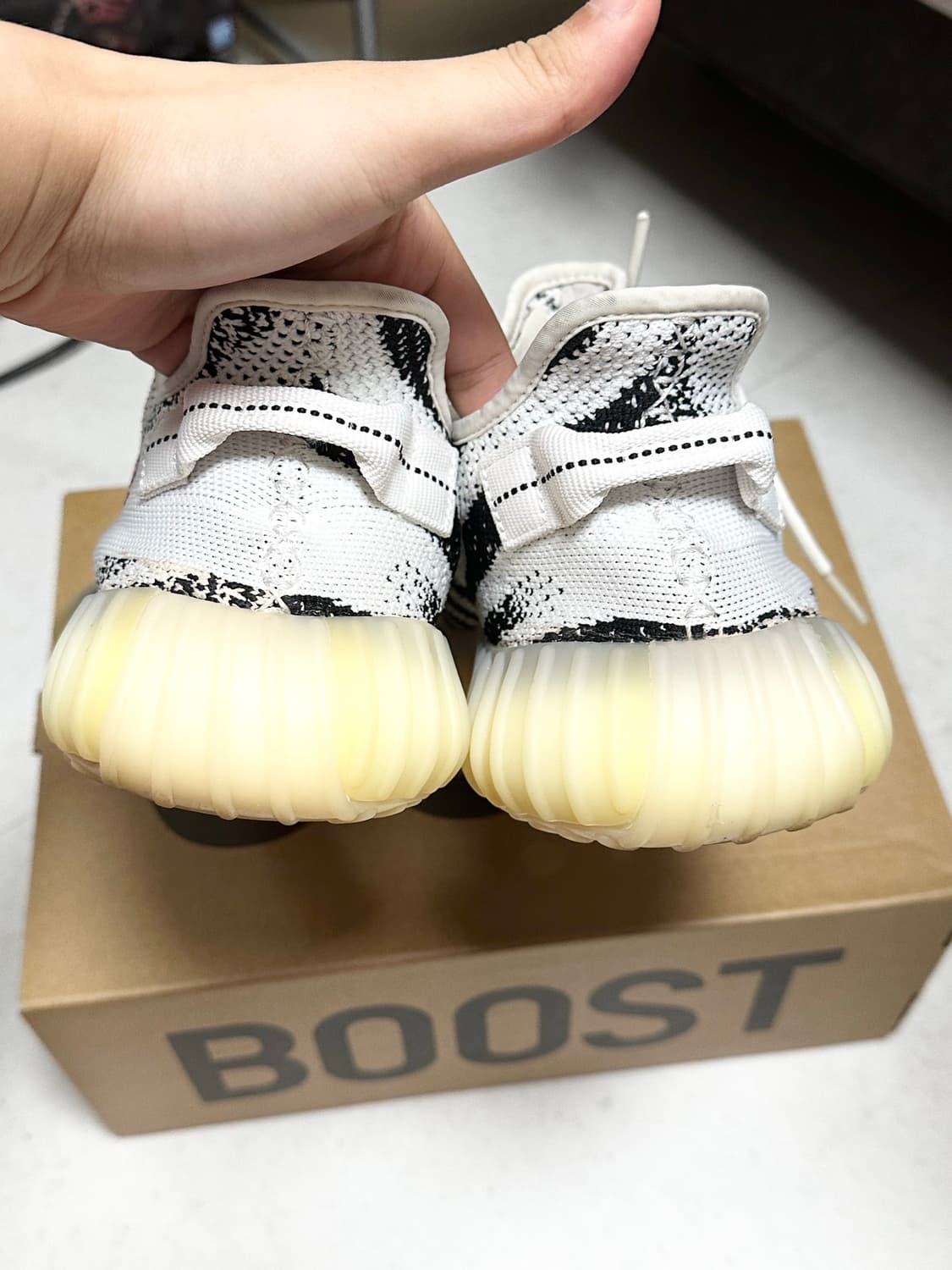 아디다스 이지부스트 350 v2 지브라 상품이미지3
