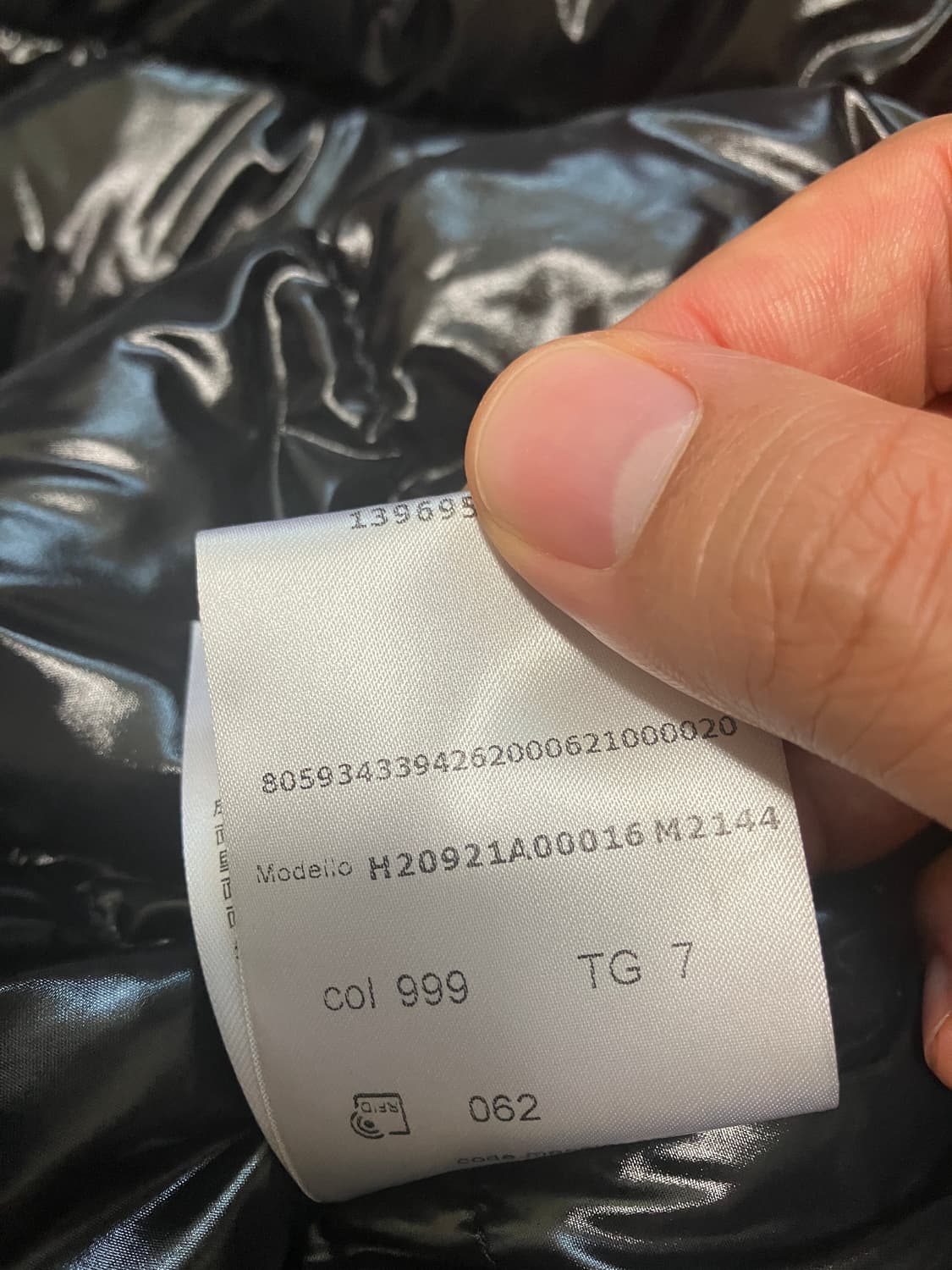 몽클레어 시어링 훌 패딩 블랙 7 상품이미지6