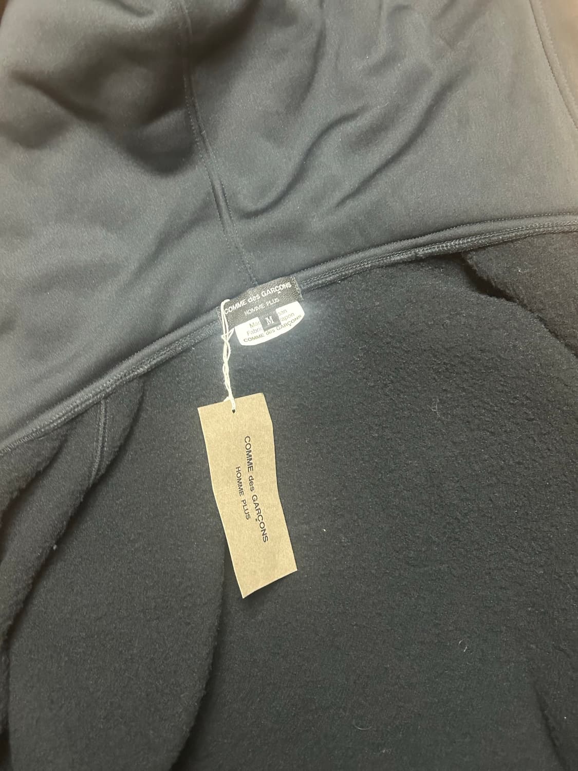 24 FW꼼데가르송 블랙 컷 아웃 후드집업 상품이미지3