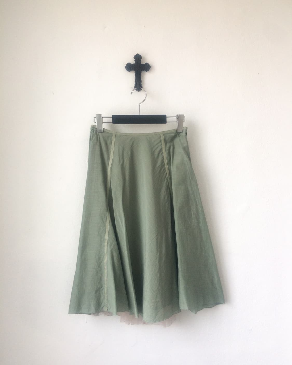 Back frill point midi skirt 상품이미지1