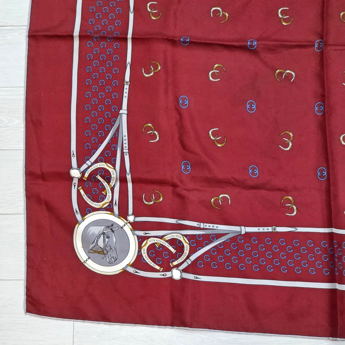 구찌  빈티지 실크 스카프 홀스빗 승마 디자인(버건디) 상품이미지4