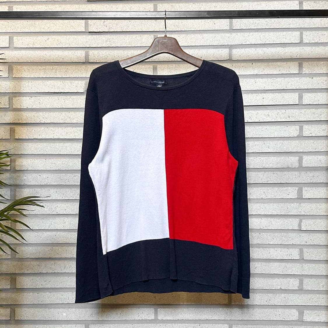 타미힐피거 니트 라운드넥 앞면 배색 디테일 네이비 상품이미지2