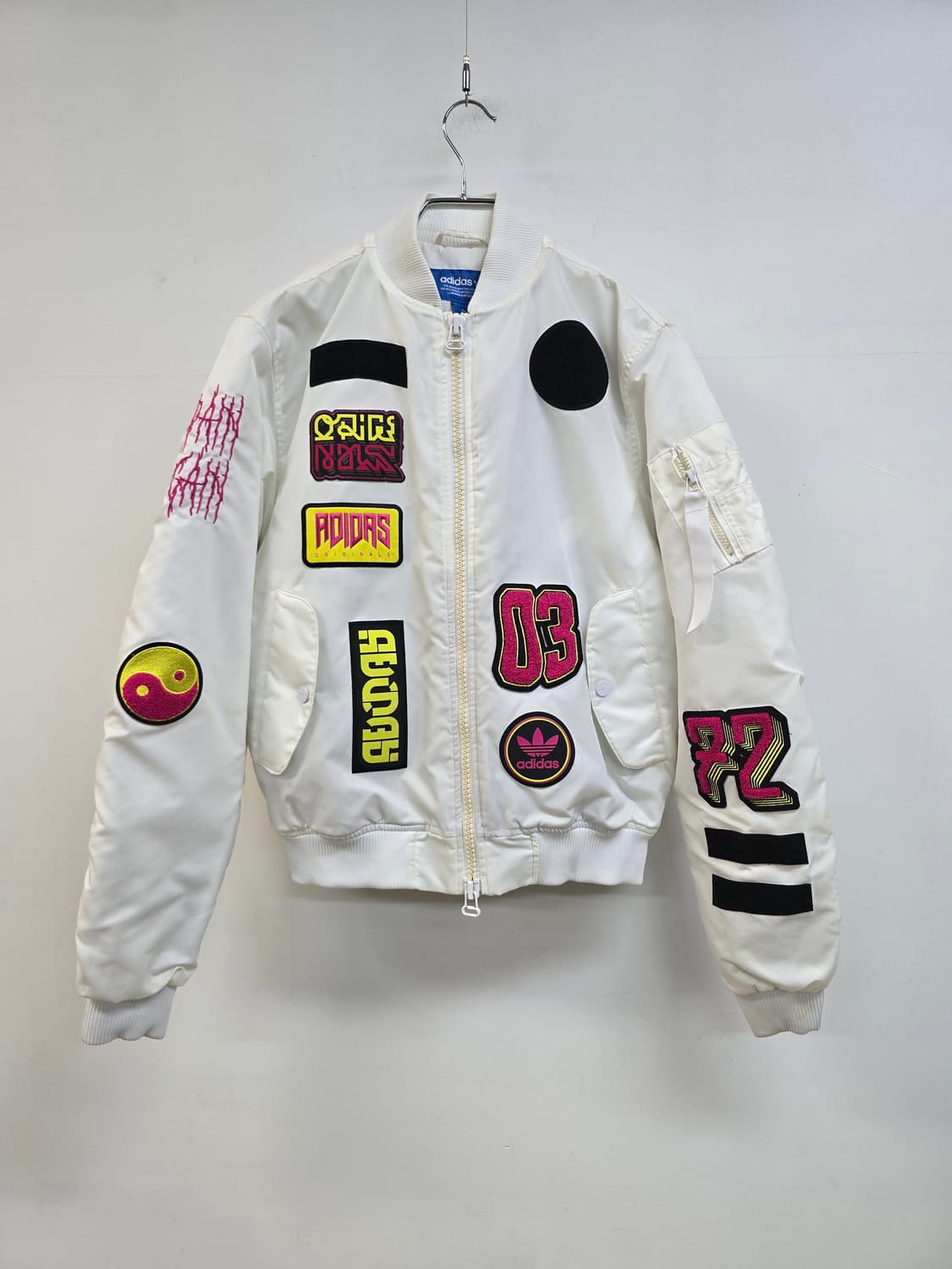 아디다스 로고와팬 항공 누빔 봄버 자켓 상품이미지1