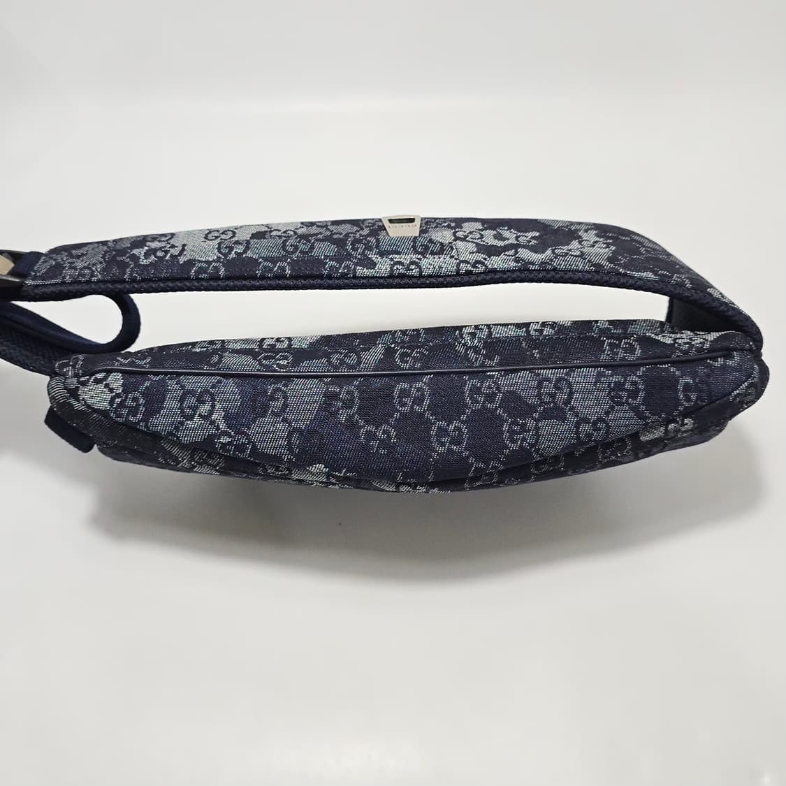 구찌 GG 데님 라지 벨트백 상품이미지8