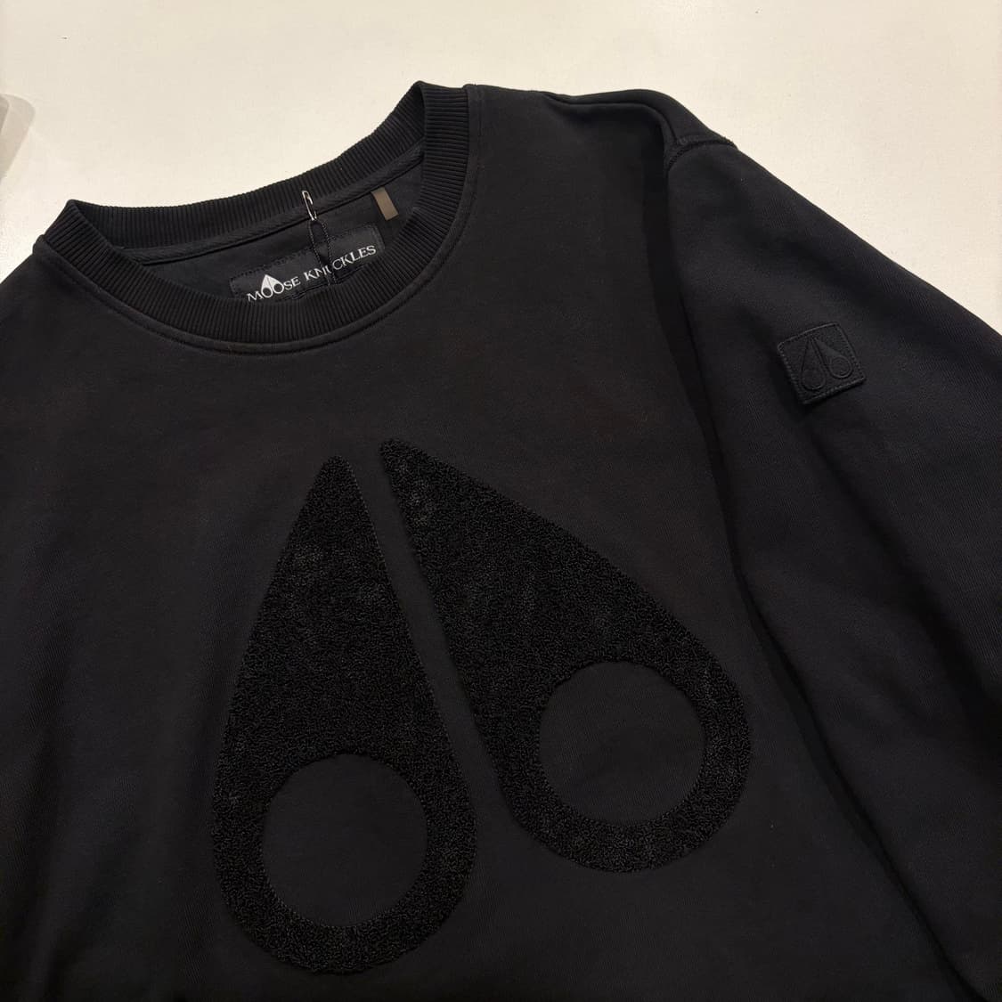 [L] 무스너클 블랙 로고 맨투맨 티셔츠 C8 상품이미지3