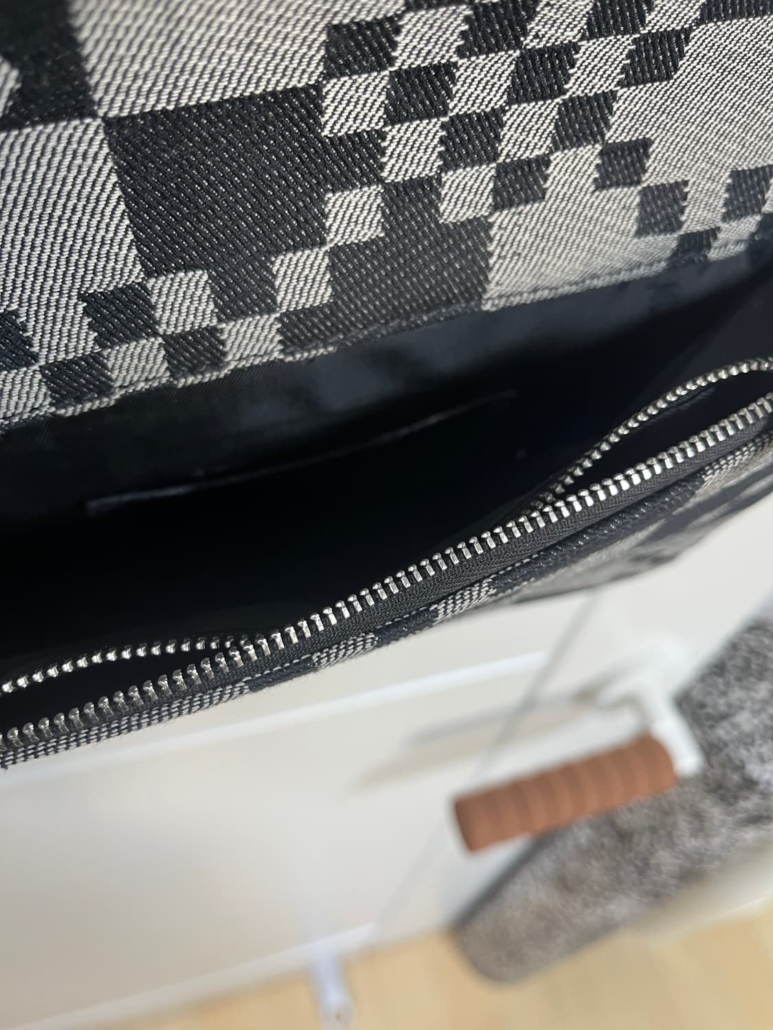 MLB 체커보드 자카드 크로스백 (1~2회착용) 상품이미지9