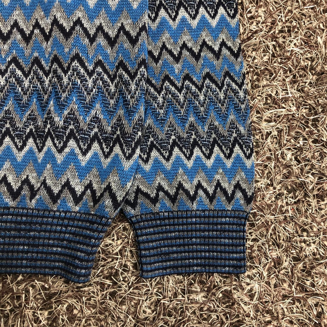 미쏘니 울 멀티컬러 지그재그 패턴 니트 상품이미지3