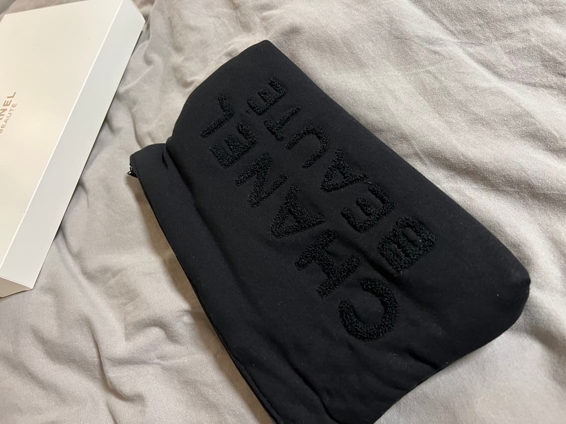 샤넬 뷰티 검정 파우치 새제품 팝니다 상품이미지3