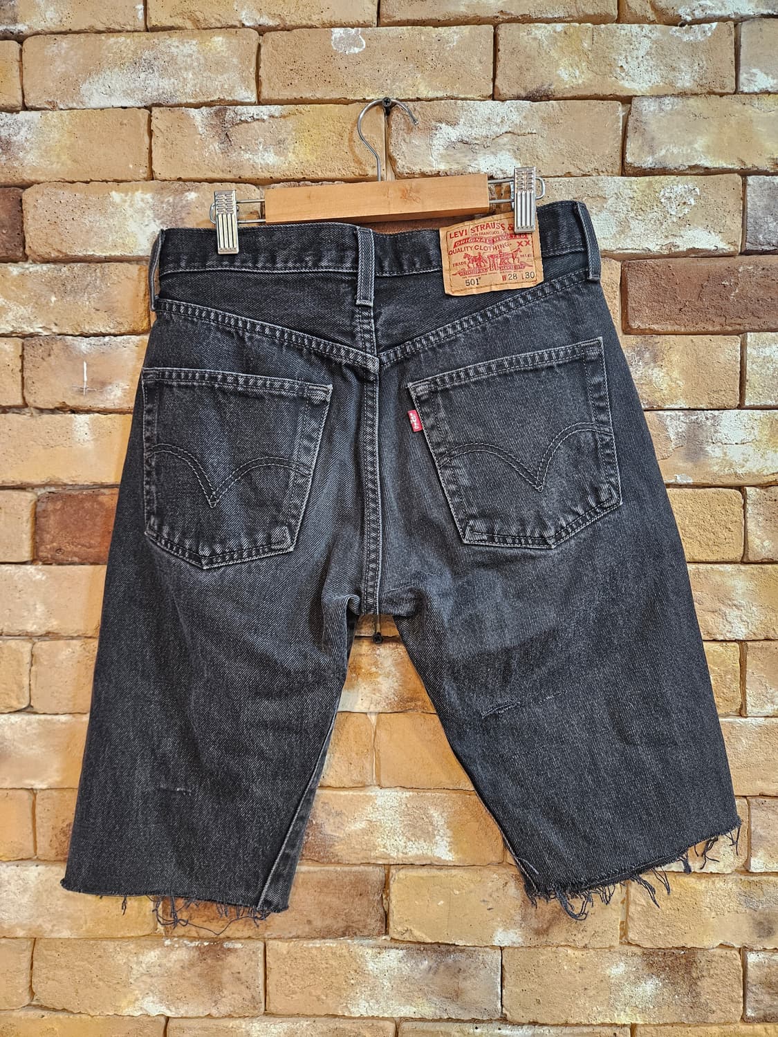 리바이스 블랙 페인팅 데미지 데님 반바지 상품이미지2