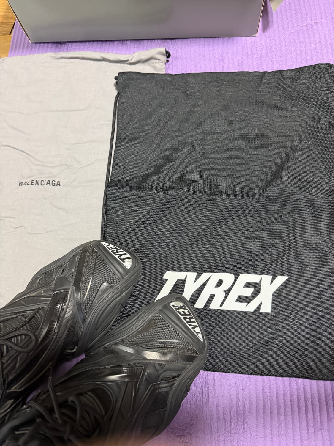 발렌시아가 타이렉스 42 270 상품이미지5