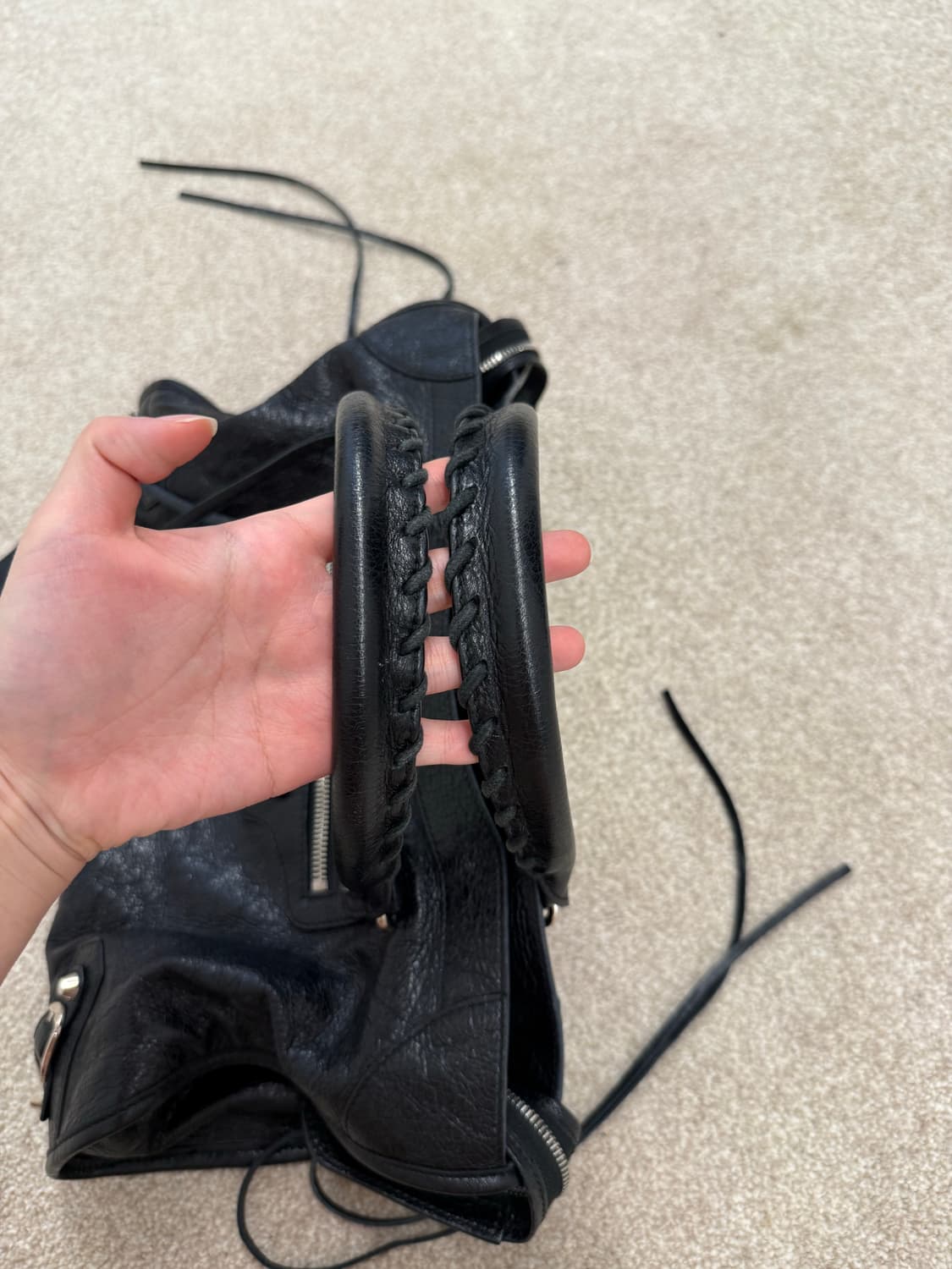 발렌시아가 시티 모터백 블랙 미디움 상품이미지8