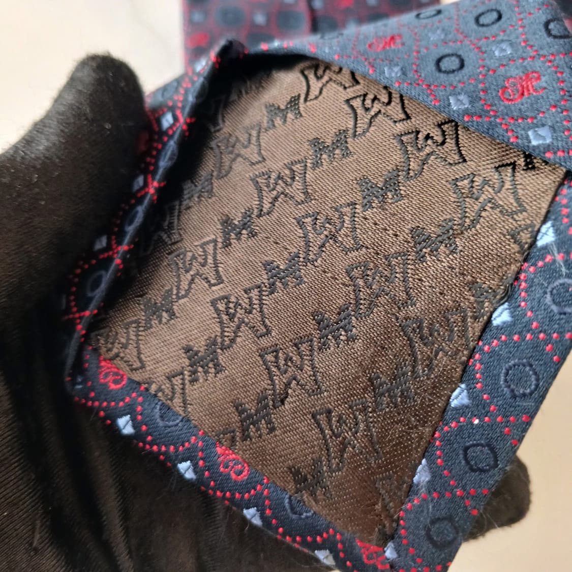 메트로시티 네이비 패턴 실크 넥타이 8.6cm A등급 A19027
 상품이미지7