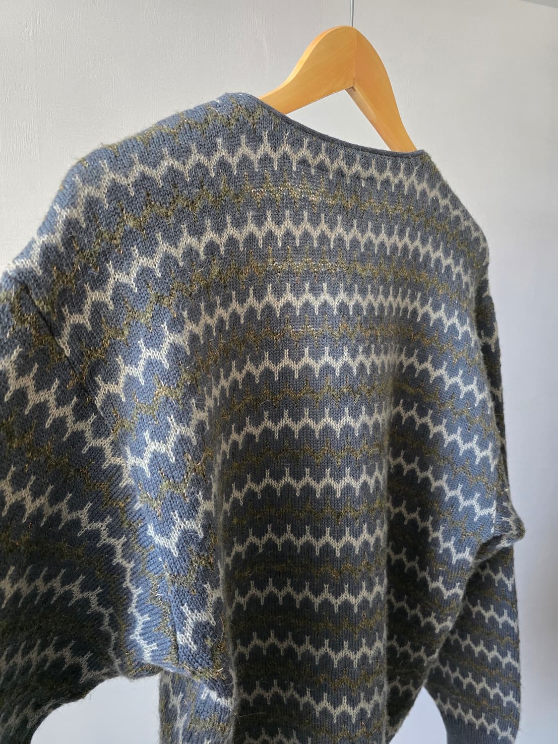 Italy  Modigliani 패턴 울 블렌드 V넥 니트 상품이미지5