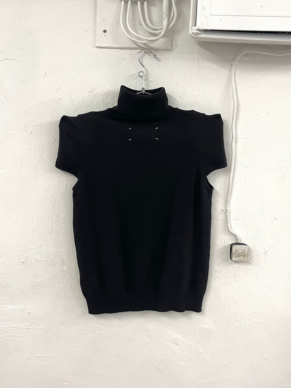 마틴 마르지엘라 2008FW 컬렉션 아카이브 파워 숄더 폴라 니트 상품이미지2