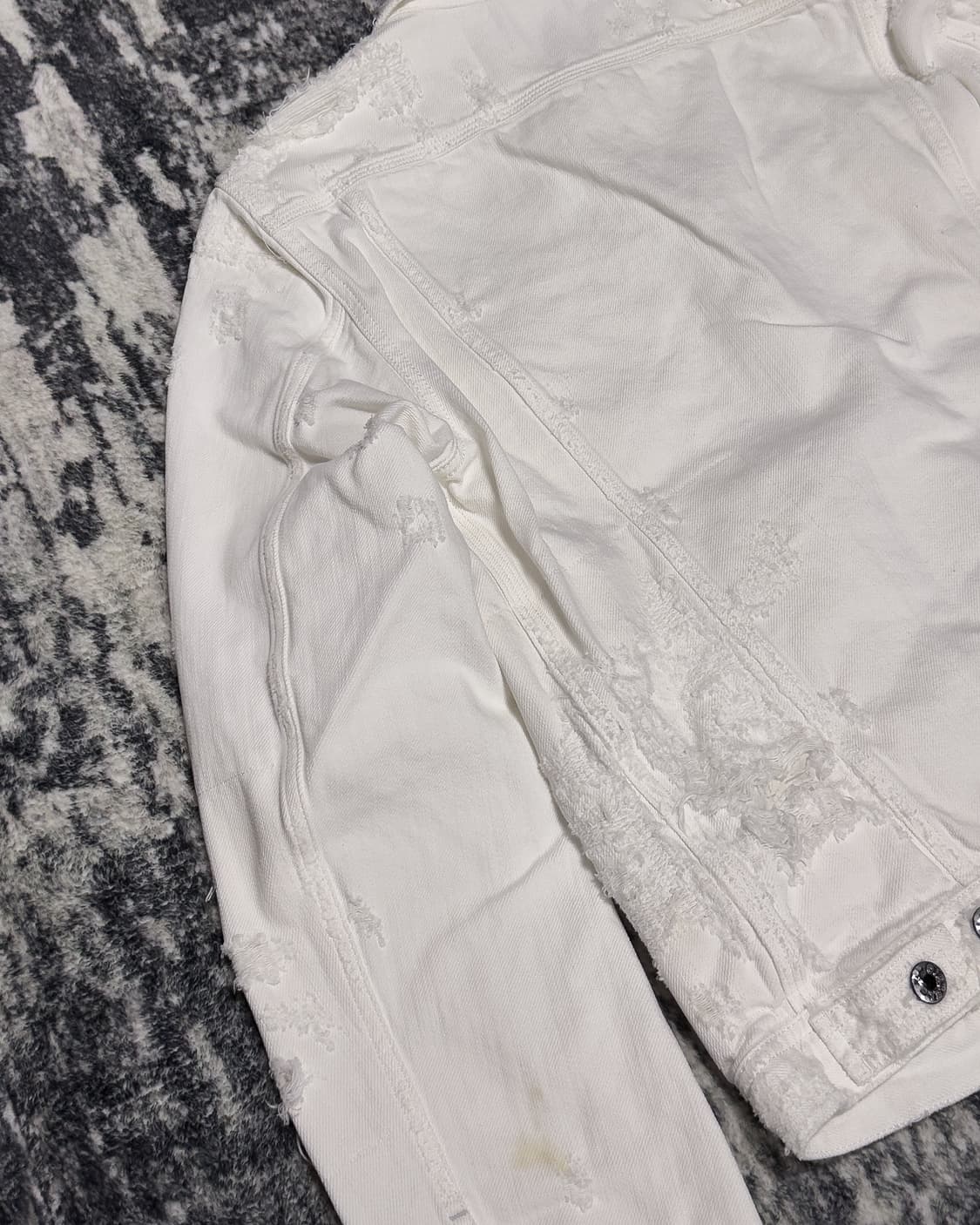 {DIESEL} White Destroyed Denim Jacket    상품이미지9
