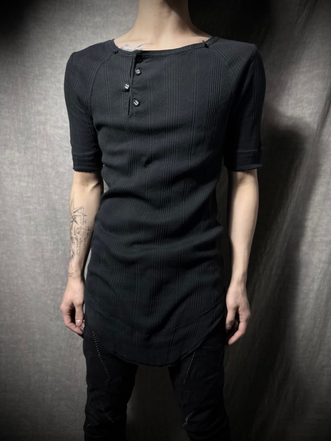 Aleksandr Manamis Asymmetric Henley Neck 상품이미지1
