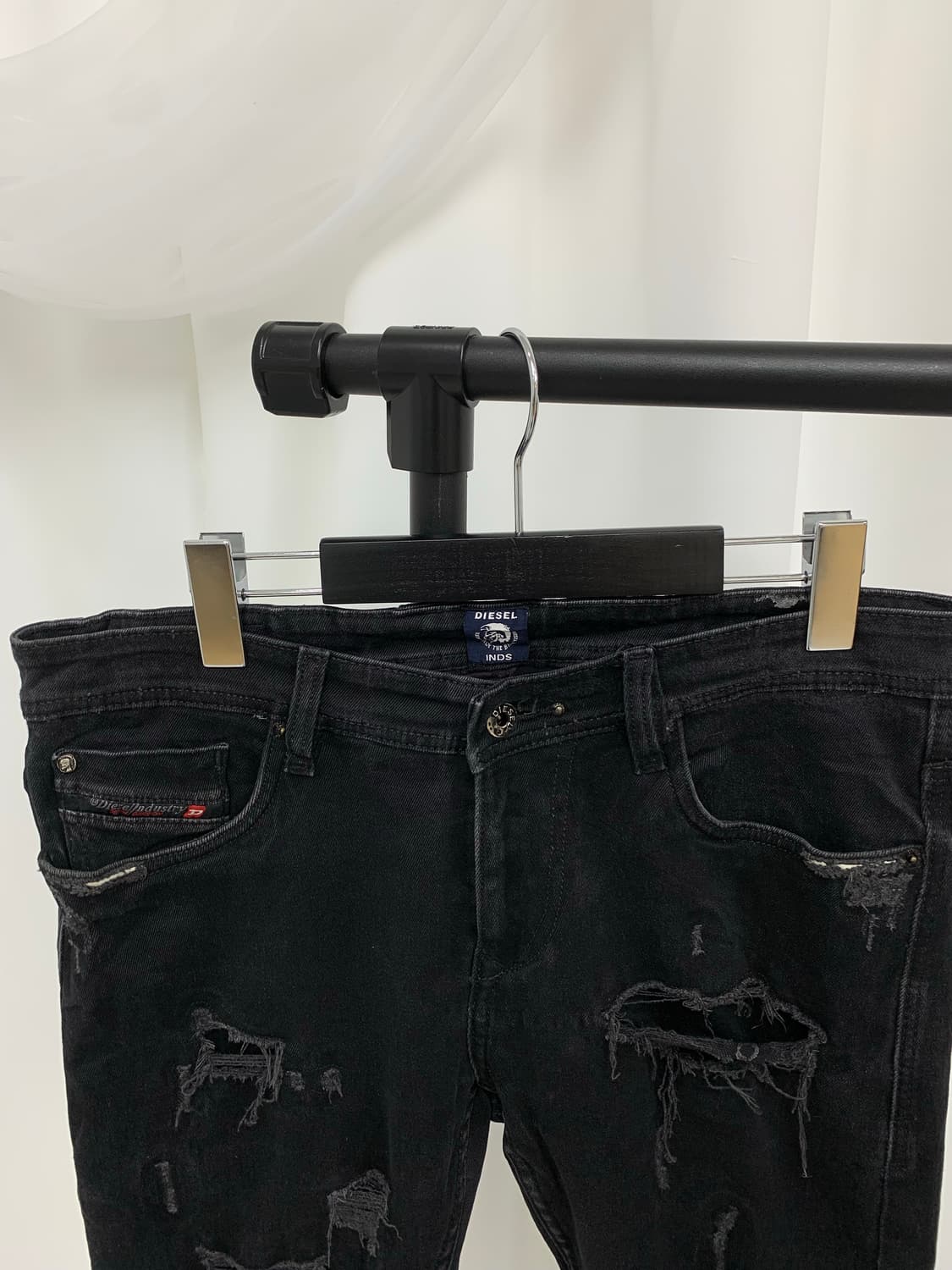 Diesel low-rise distressed jeans 상품이미지4