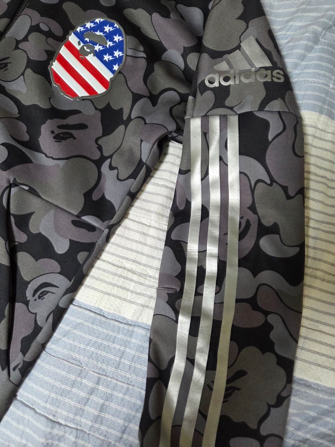 베이프×아디다스 콜라보 성조기샤크후드집업 새상품급 상품이미지5