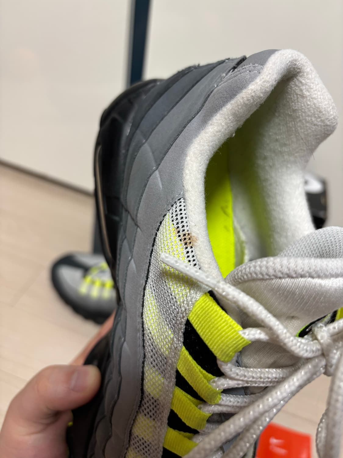 에어맥스95 OG 네온 옐로우 2020 상품이미지10