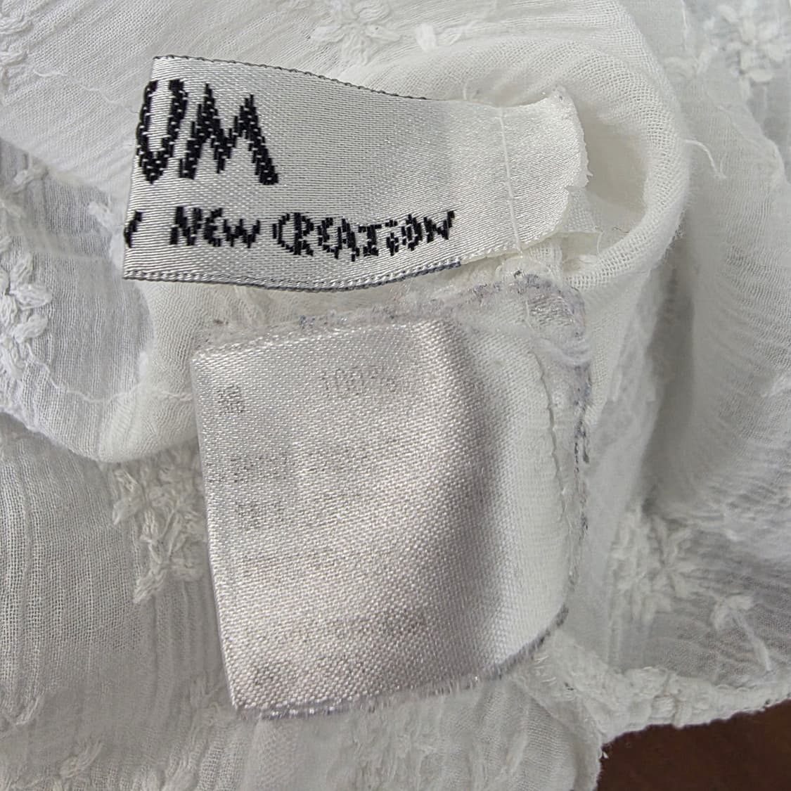 CATTON 아이보리 로맨틱 핀턱 자수 하이넥 블라우스 상품이미지10