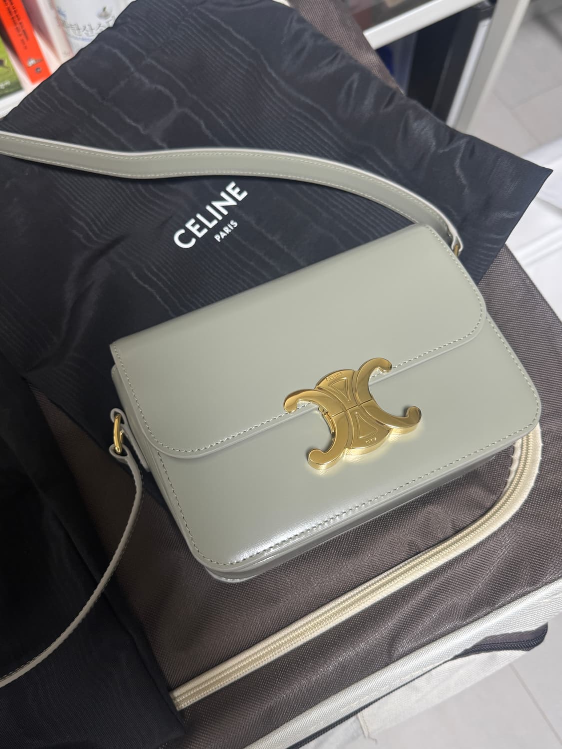 셀린느 틴 트리옹프 그린 클레이 상품이미지3