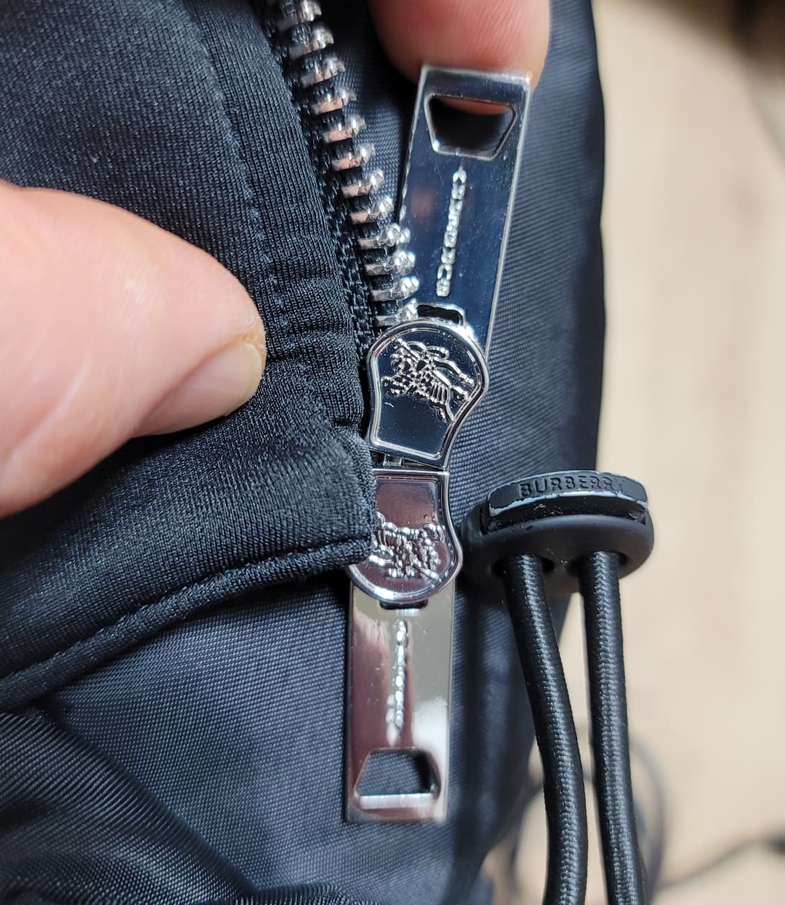 버버리 에코닐 패딩 S 상품이미지4