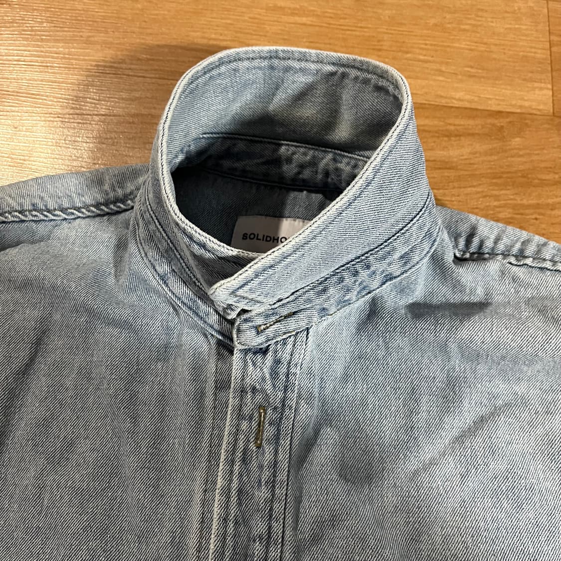 [110] 솔리드옴므 오버핏 데님셔츠 상품이미지4