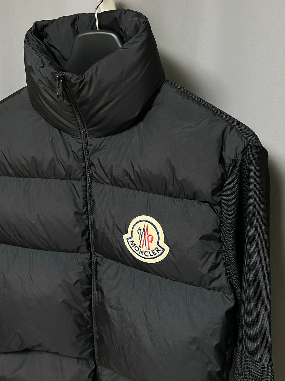 [정품] 신형 새상품 / 몽클레어 빅로고 니트패딩 블랙 L size 상품이미지2