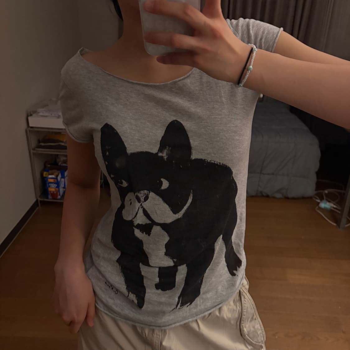 프렌치 불독 그래픽 오프숄더 반팔티 그레이 상품이미지1