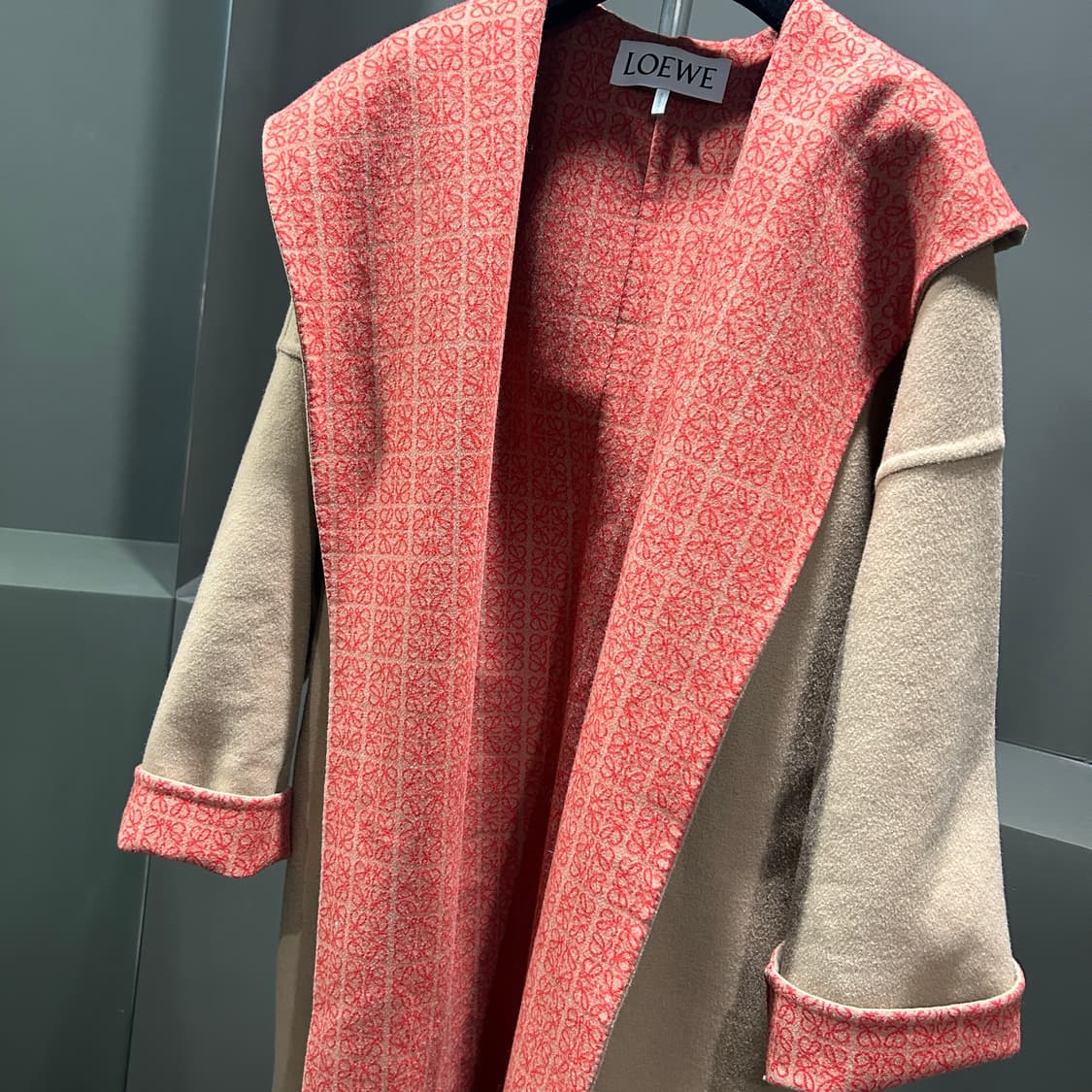 로에베 아나그램 로브 코트 상품이미지3