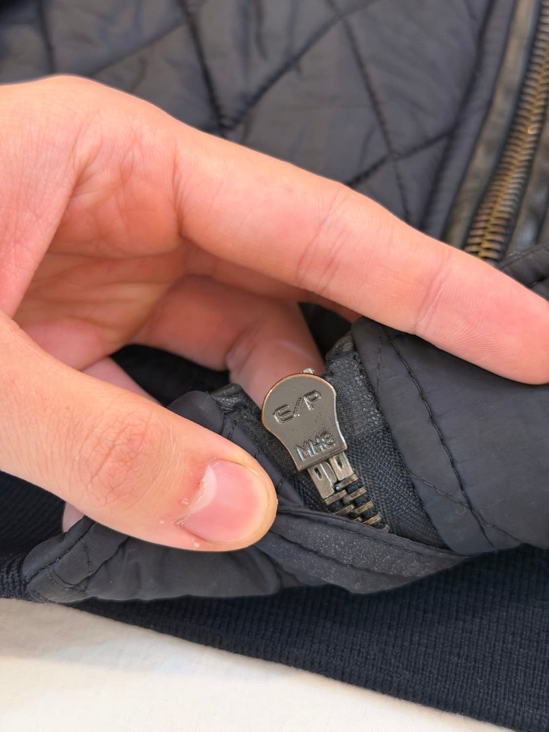 버버리 가죽패치 퀼팅 봄버자켓 블랙 상품이미지5