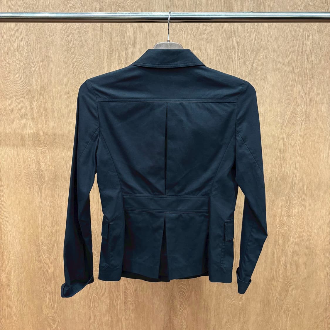 띠어리 코튼 스트레치 유틸리티 긴팔 셔츠 자켓 플랩 포켓 디테일 블랙 상품이미지3