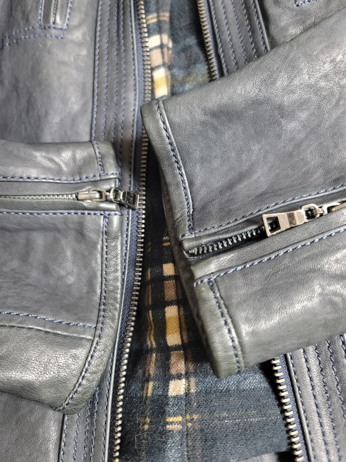 시리즈 양가죽자켓 짙은남색 100정사이즈 상태굿

 상품이미지4