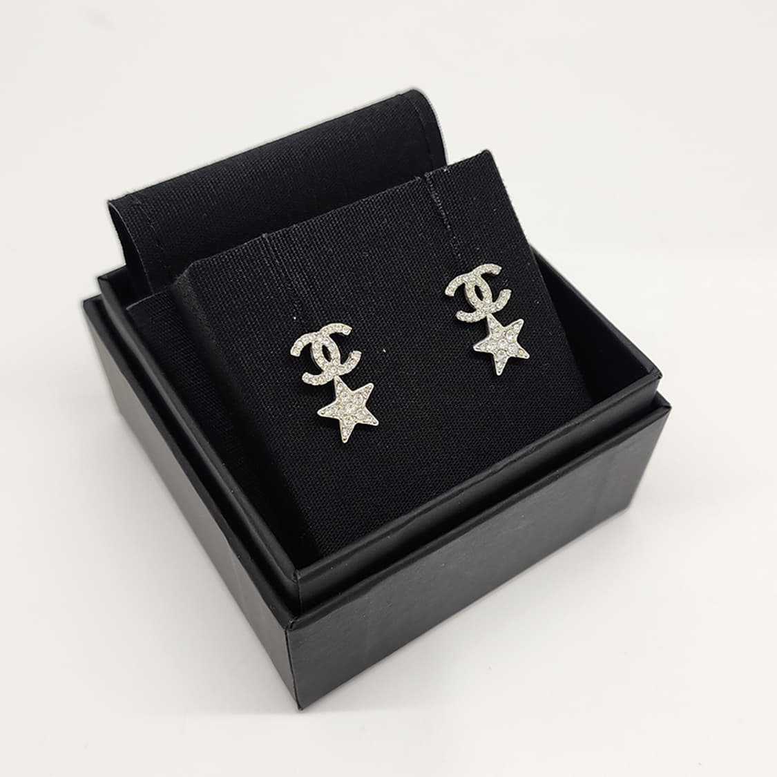 샤넬 스타 CC 로고 크리스탈 이어링
 상품이미지2