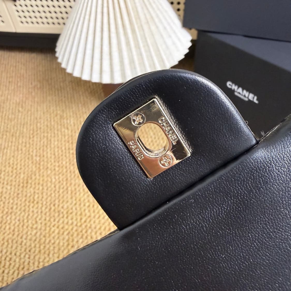 샤넬VIP 리미티드 에디션 기프트 래더 하트쉐입 크로스백 상품이미지6