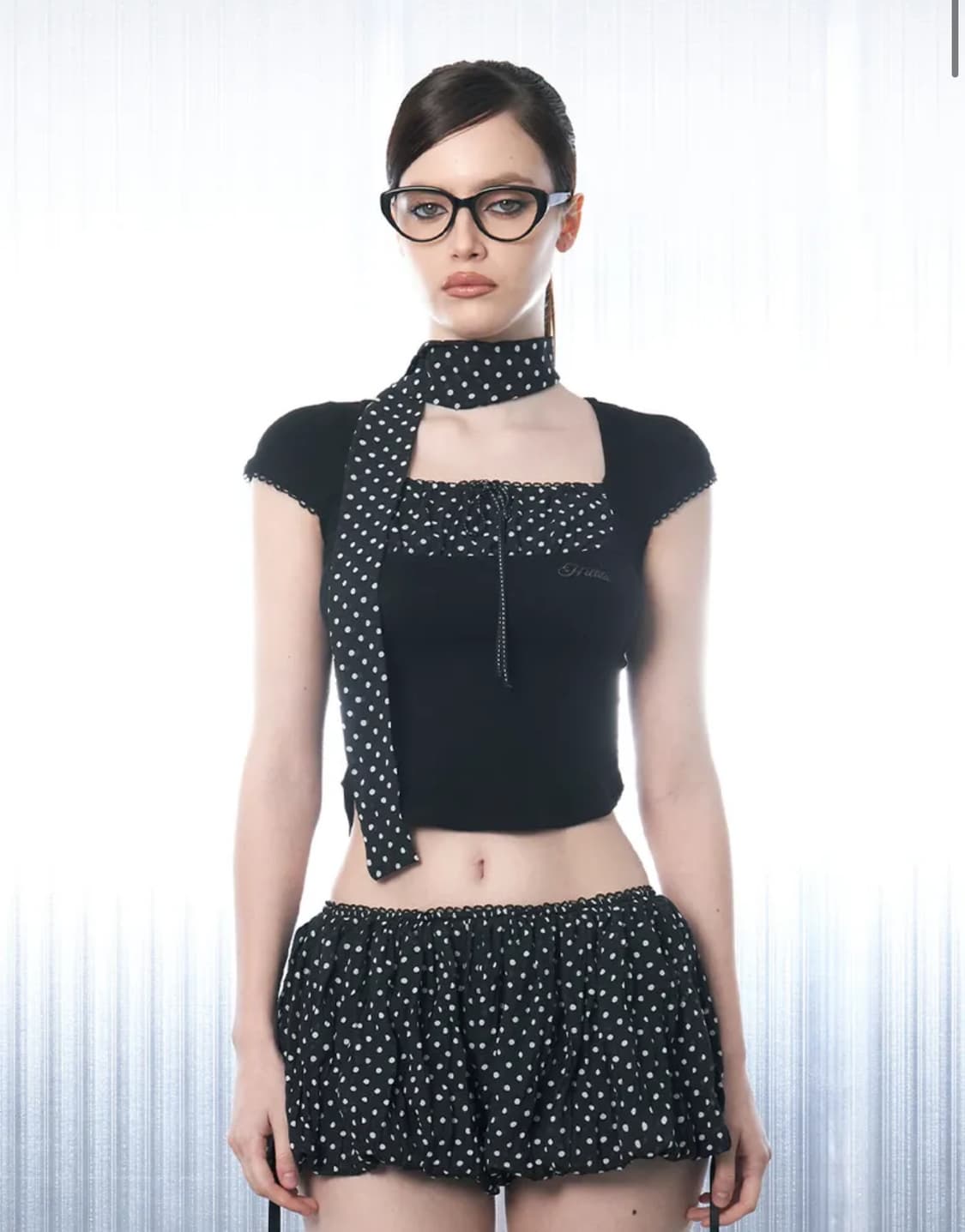 힐다 도트 스퀘어 크롭 탑 상품이미지1
