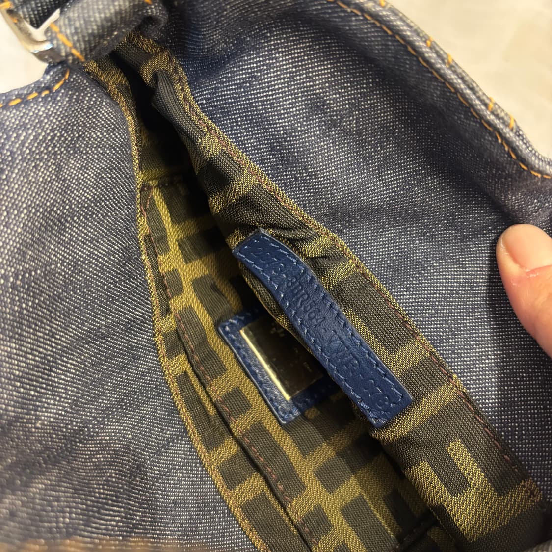 정품 펜디 데님 숄더백     상품이미지9